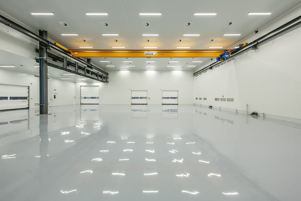 salle blanche aéronautique avec pont roulant