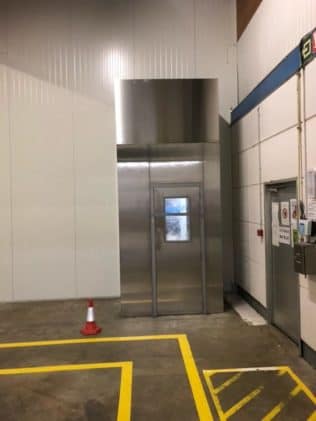 vue d'une entrée de salle blanche