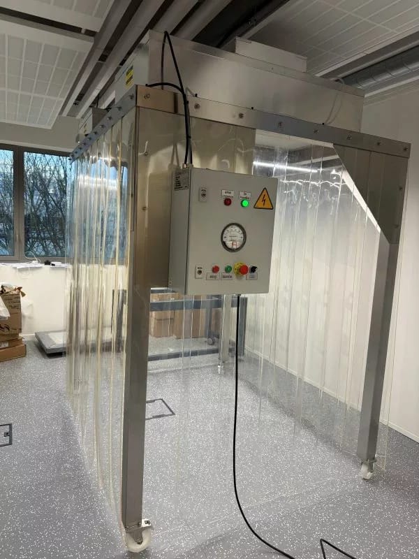 flux laminaire ISO5 www.oplusr-salle-blanche.com