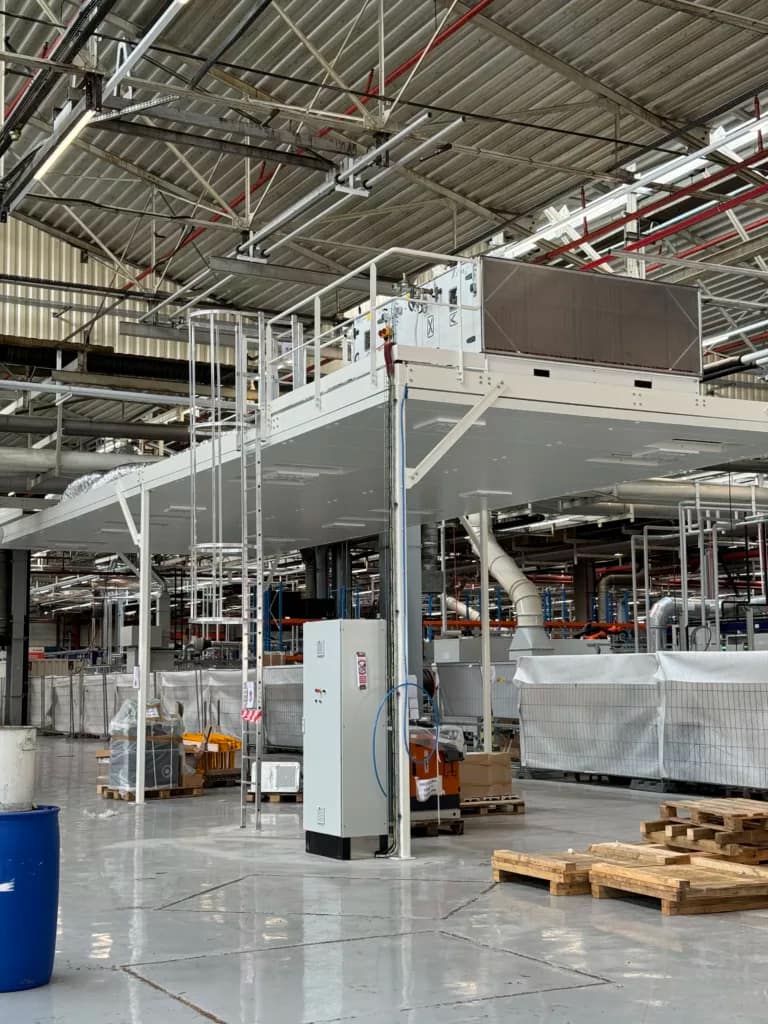 vue de la cabine climatisée en cours d'achèvement