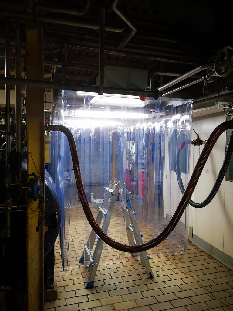 Rideaux PVC antistatiques pour guidage du flux d’air vertical