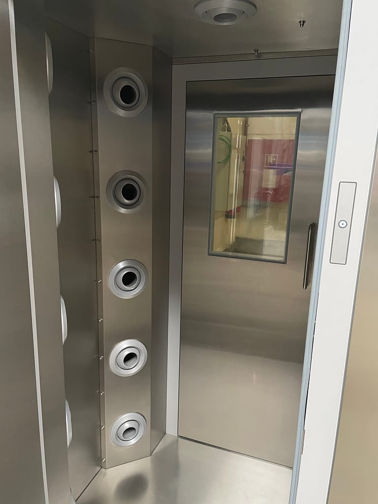 douche à air pour le personnel